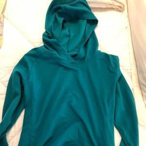 activewear hoodie/pull over